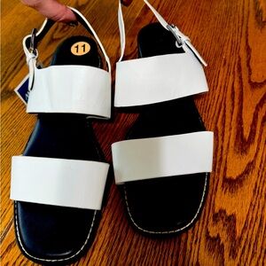 Aerosoles White Leather Sandals Women’s size 11. Brand New